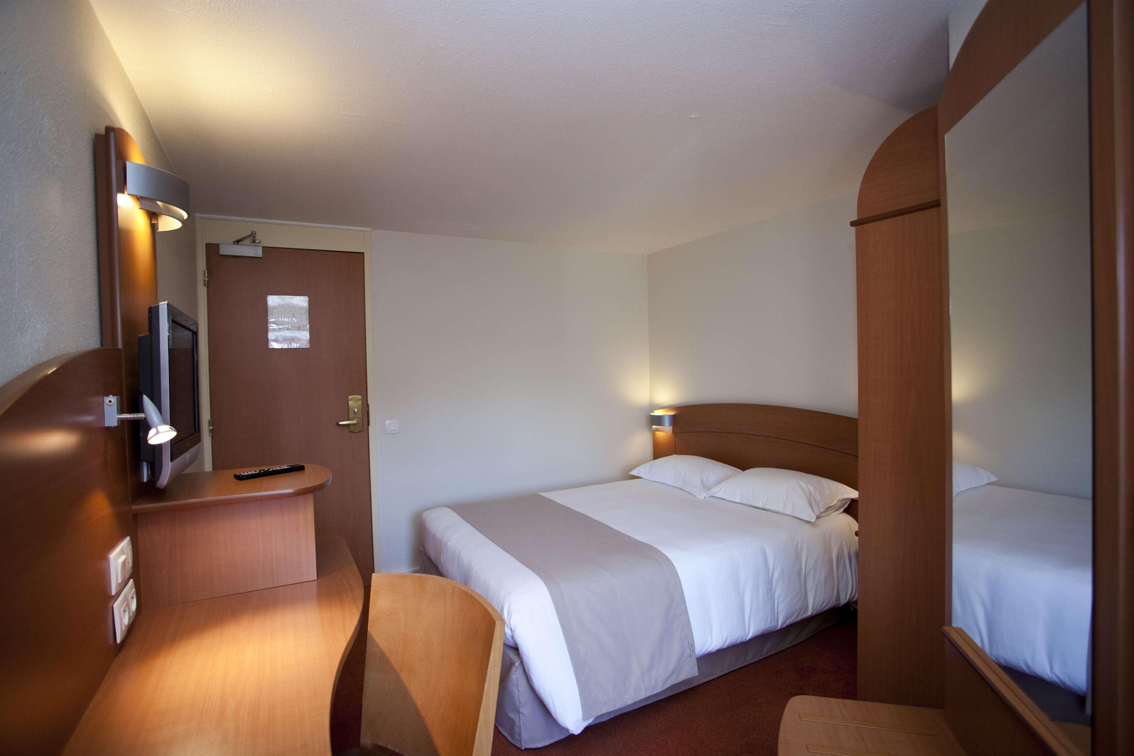 Kyriad Rennes Nord Hotel Экстерьер фото