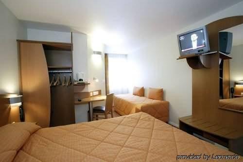Kyriad Rennes Nord Hotel Номер фото